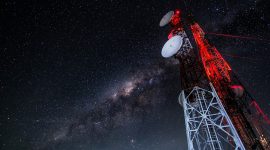 Pemerintah melakukan konsolidasi agar hanya tiga operator selular yang beroperasi di Indonesia