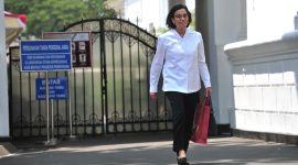 foto Sri mulyani ketika keluar dari istana kepresidenan