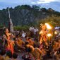 tari kecak merupakan adat dan tradisi yang lestari sampai sekarang