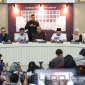 suasana ruang KPU dalam konferensi Pres