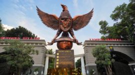 Foto Patung Garuda di UNNES
