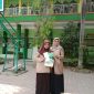 Foto Sofia Darwati dan Ibu Guru