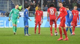 pemain Munchen sedang mempersiapkan tendangan