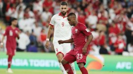 Pemain Qatar sedang Menghadapi Lebanon