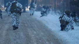 Pasukan Militer Rusia di Tengah Salju