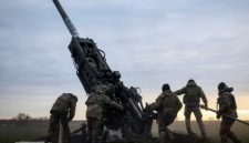 Pasukan Ukraina Mempersiapkan Bom Peluncur