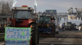 Kondisi Demonstrasi Petani di Prancis Yang Membawa Traktor